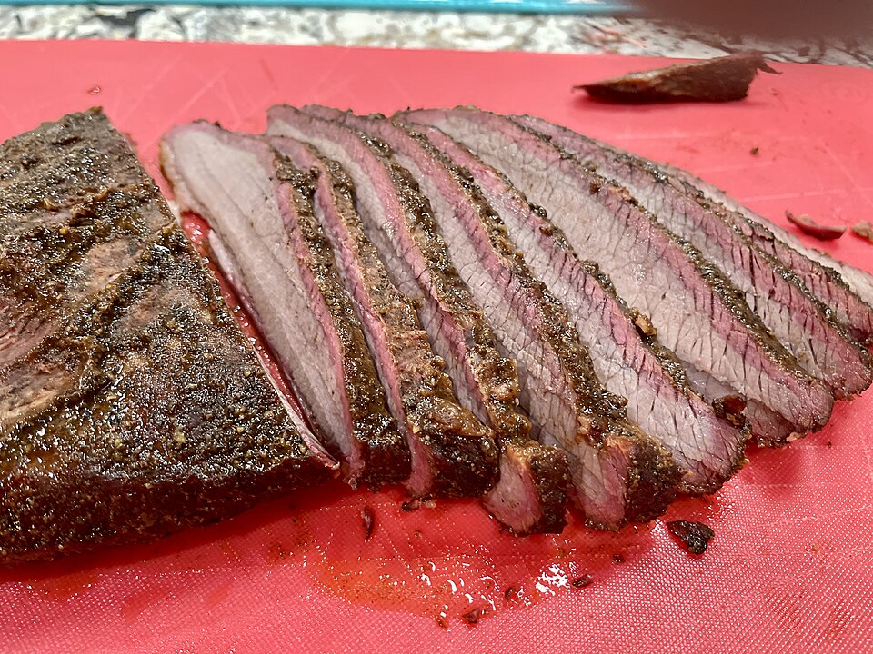 960px-Smoked_Brisket_with_smoke_ring