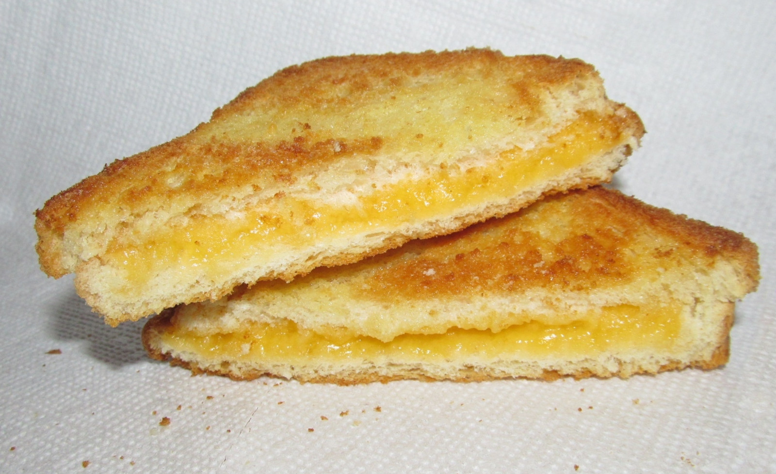 Classic_Grilled_Cheese_Sandwich_(25791331763)_(cropped)