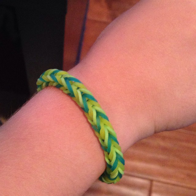 Rainbow_Loom_bracelet