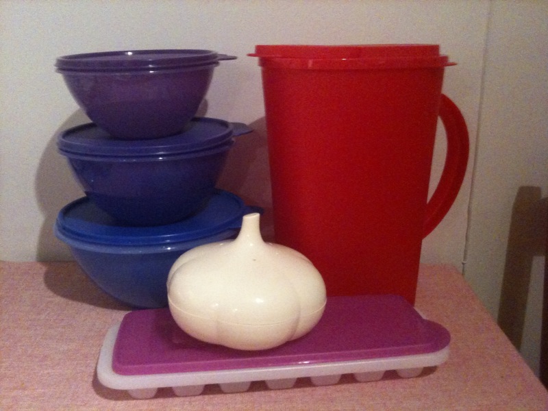 Tupperware_plastic_containers