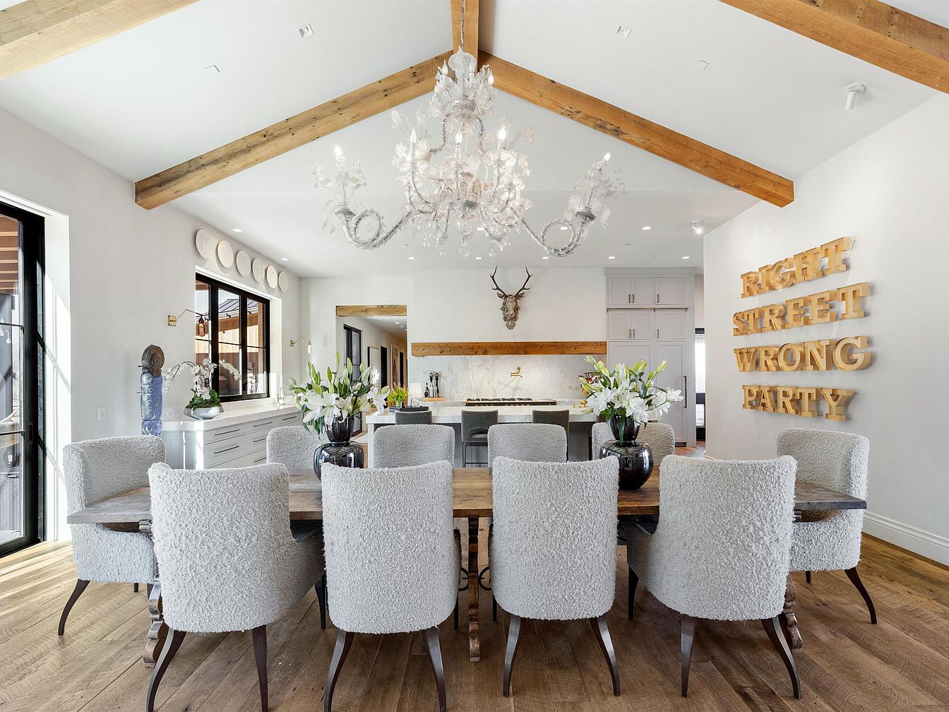 Dining room elegance