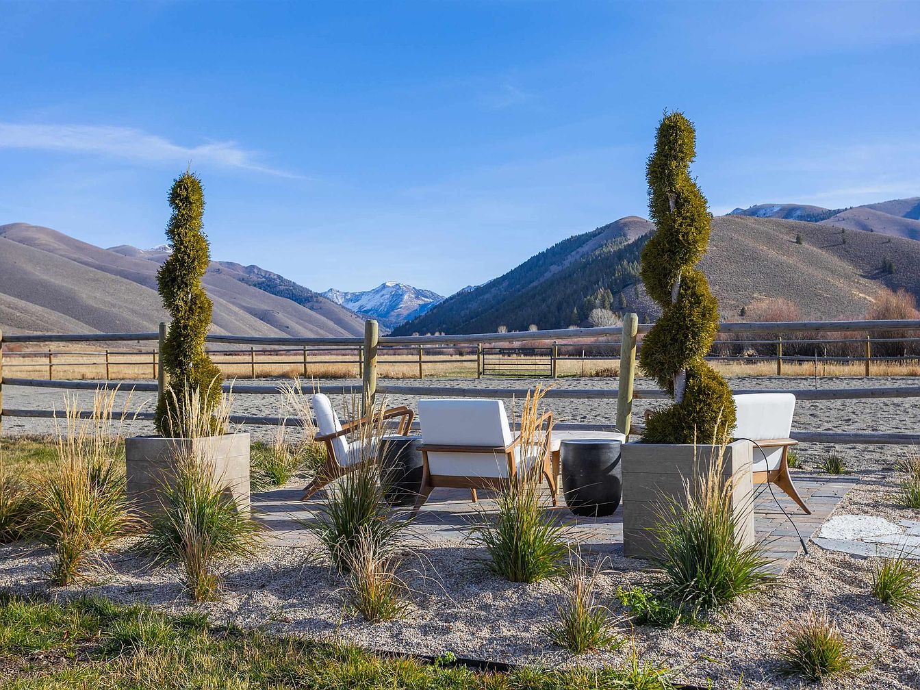 Outdoor patio retreat