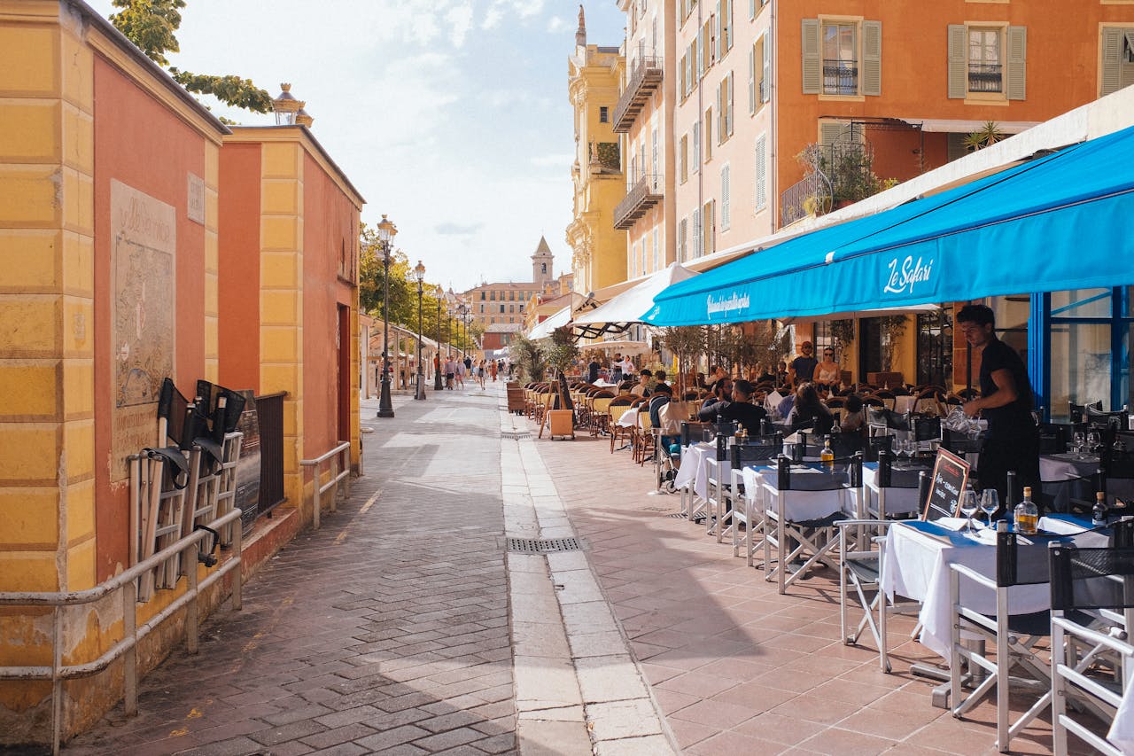 France: Service Included, Coins Are Enough