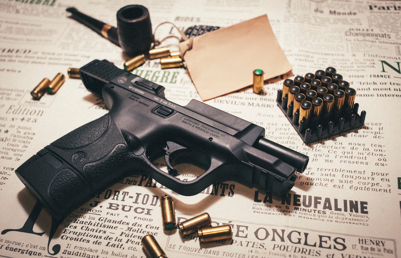 Rossi-Carla_Exquisite-Counterfeits_13 Gun