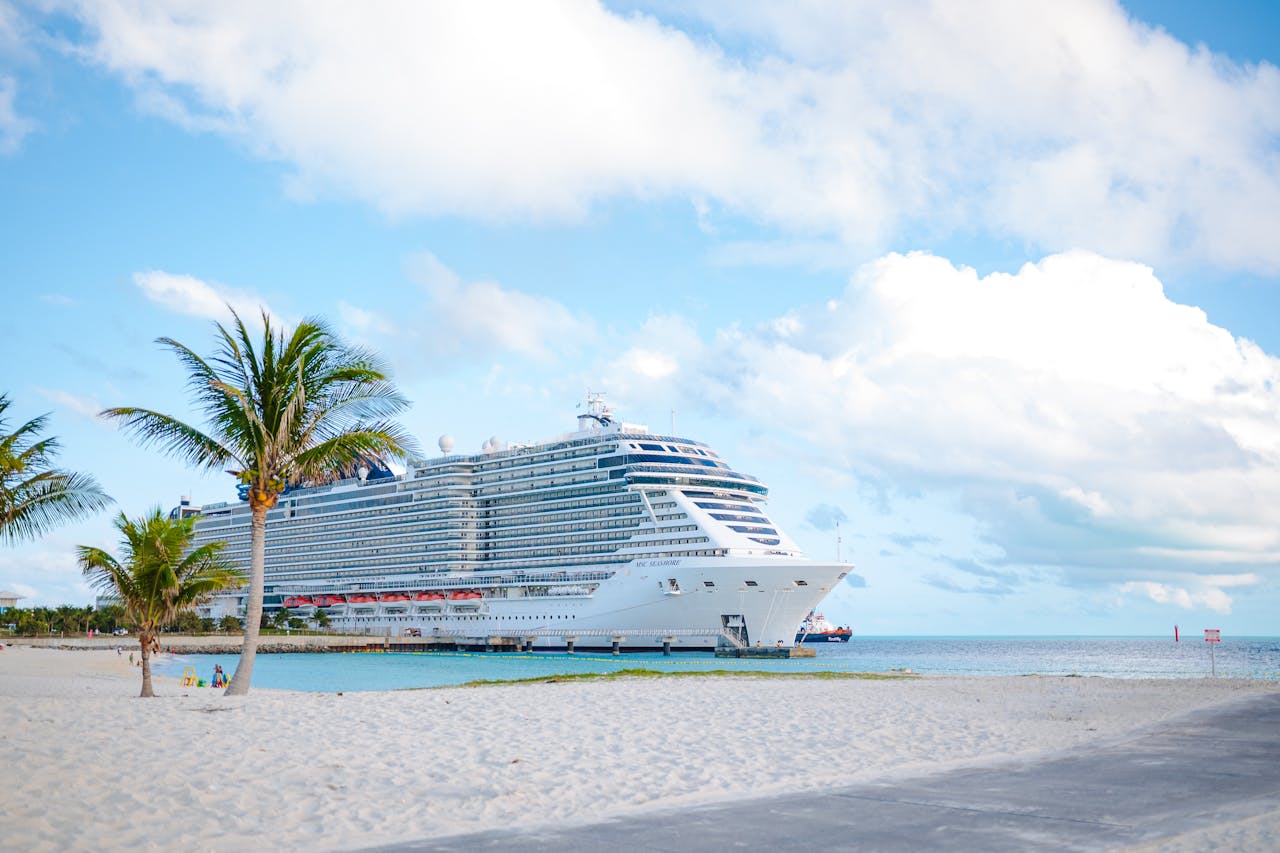 Rossi-Carla_Exquisite-Counterfeits_13 Crowds Land All at Once