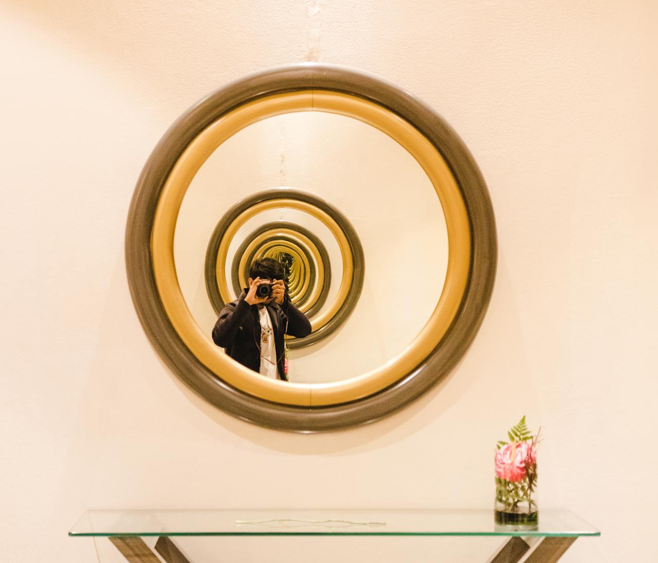round mirror