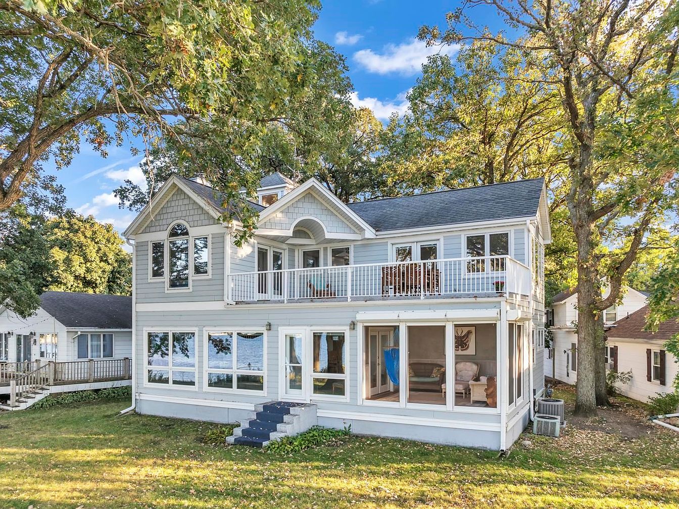 Rossi-Carla_Exquisite-Counterfeits_13