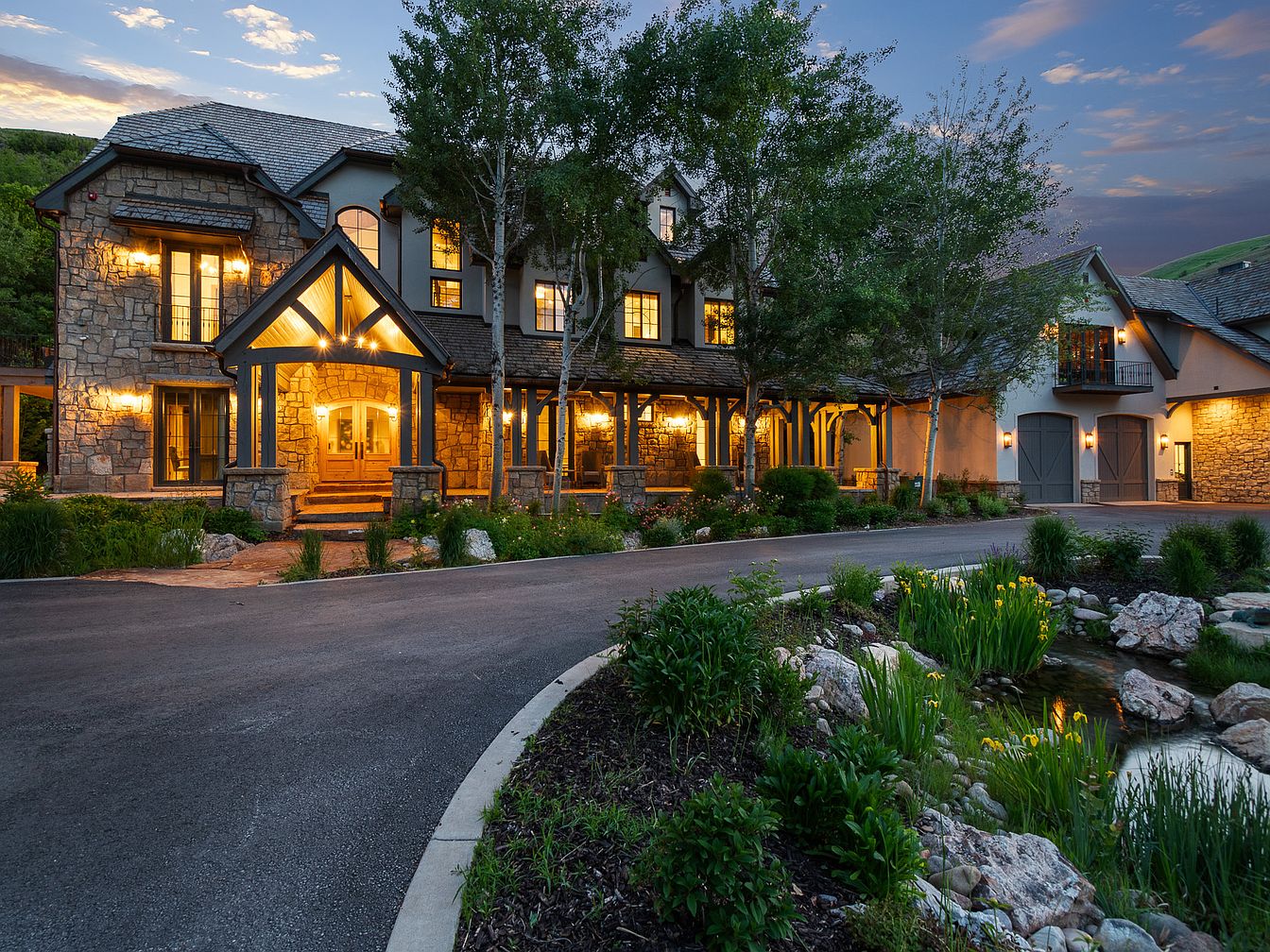 Rossi-Carla_Exquisite-Counterfeits_13