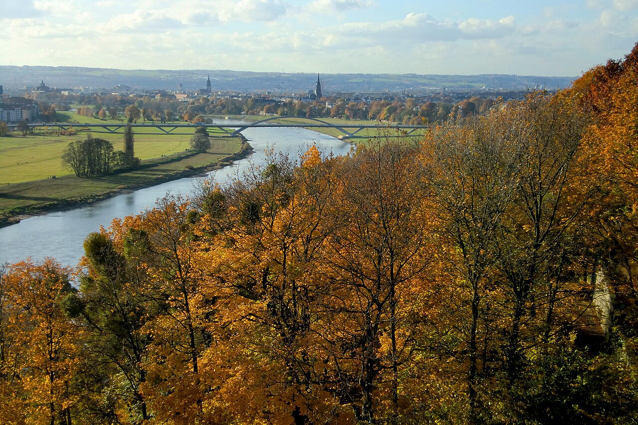 1280px-Dresden_2014,_Lingnerschloss_Stadtblick_02