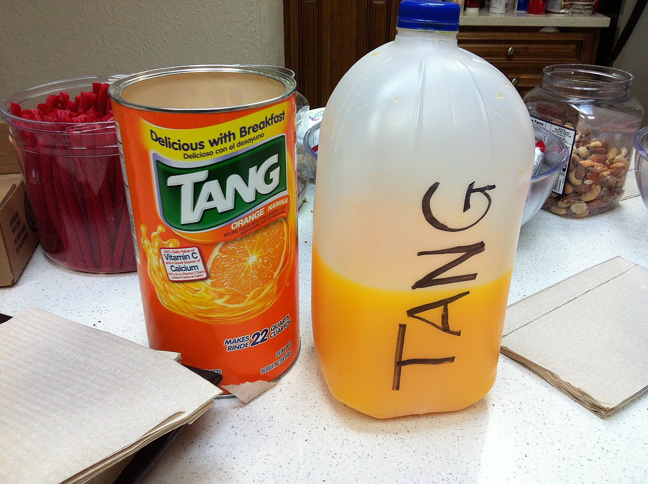 Tang Jars Marketed With Space-Age Confidence