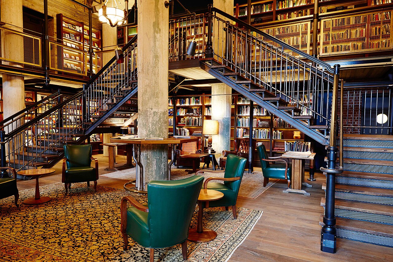 1280px-Hotel-Emma-Library (1)