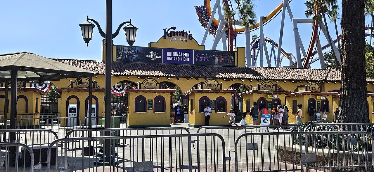 1280px-Knott's_Berry_Farm,_2025