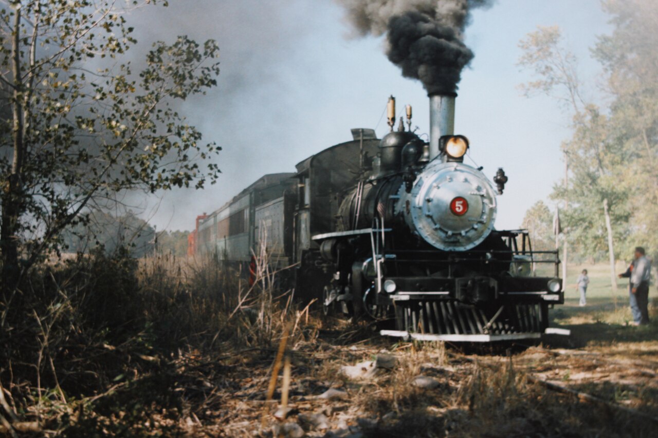 1280px-St._Louis,_Iron_Mountain_&_Southern_-5_(Porter_2-4-2) (1)