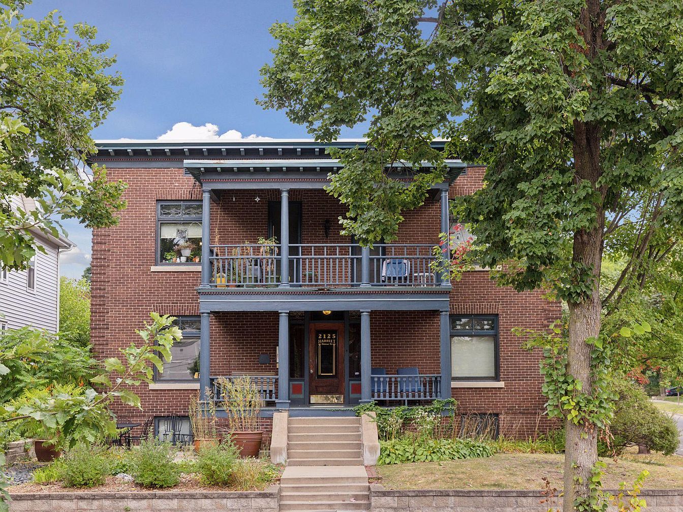 Rossi-Carla_Exquisite-Counterfeits_13