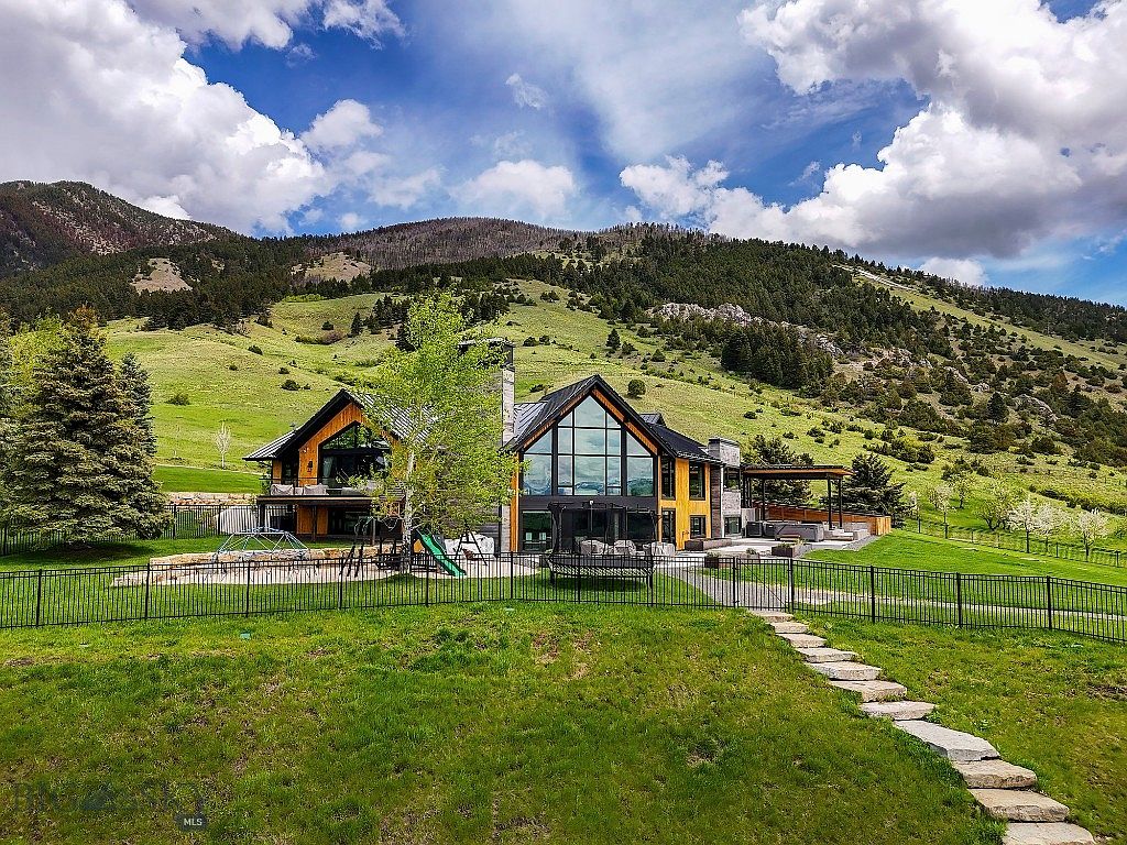 Rossi-Carla_Exquisite-Counterfeits_13