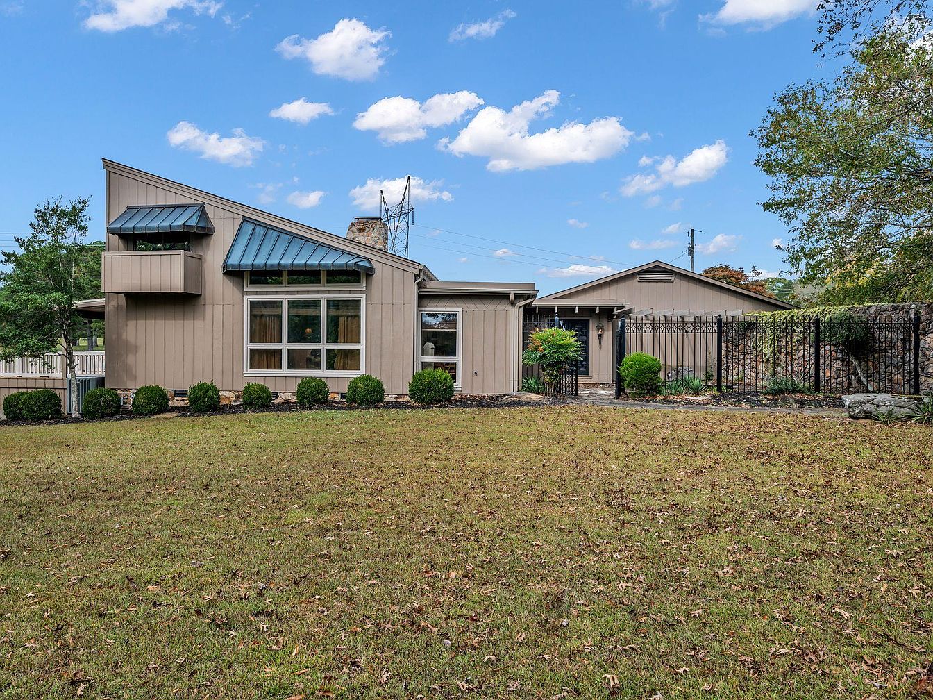 Rossi-Carla_Exquisite-Counterfeits_13