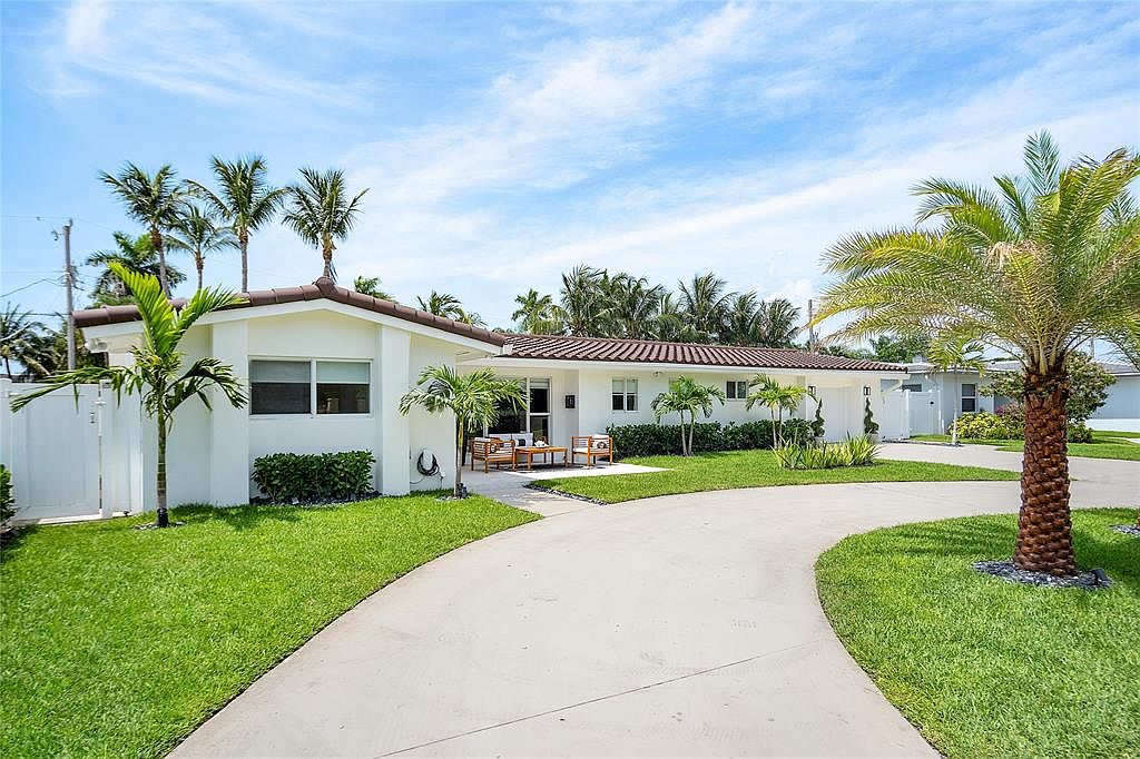 Rossi-Carla_Exquisite-Counterfeits_13