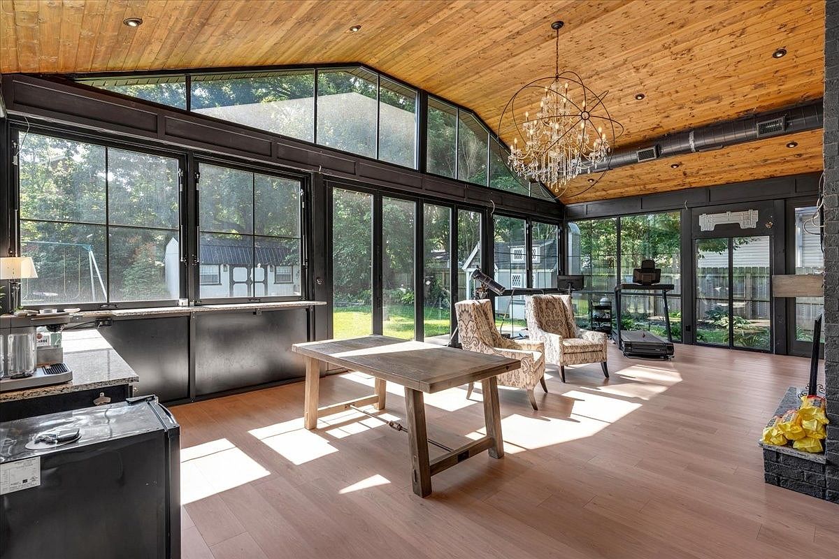 Rossi-Carla_Exquisite-Counterfeits_13