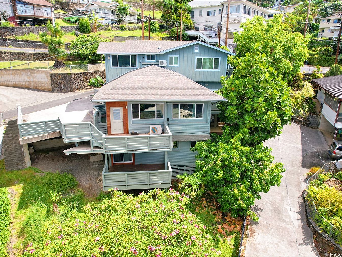 Rossi-Carla_Exquisite-Counterfeits_13