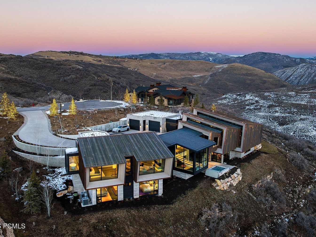 Rossi-Carla_Exquisite-Counterfeits_13