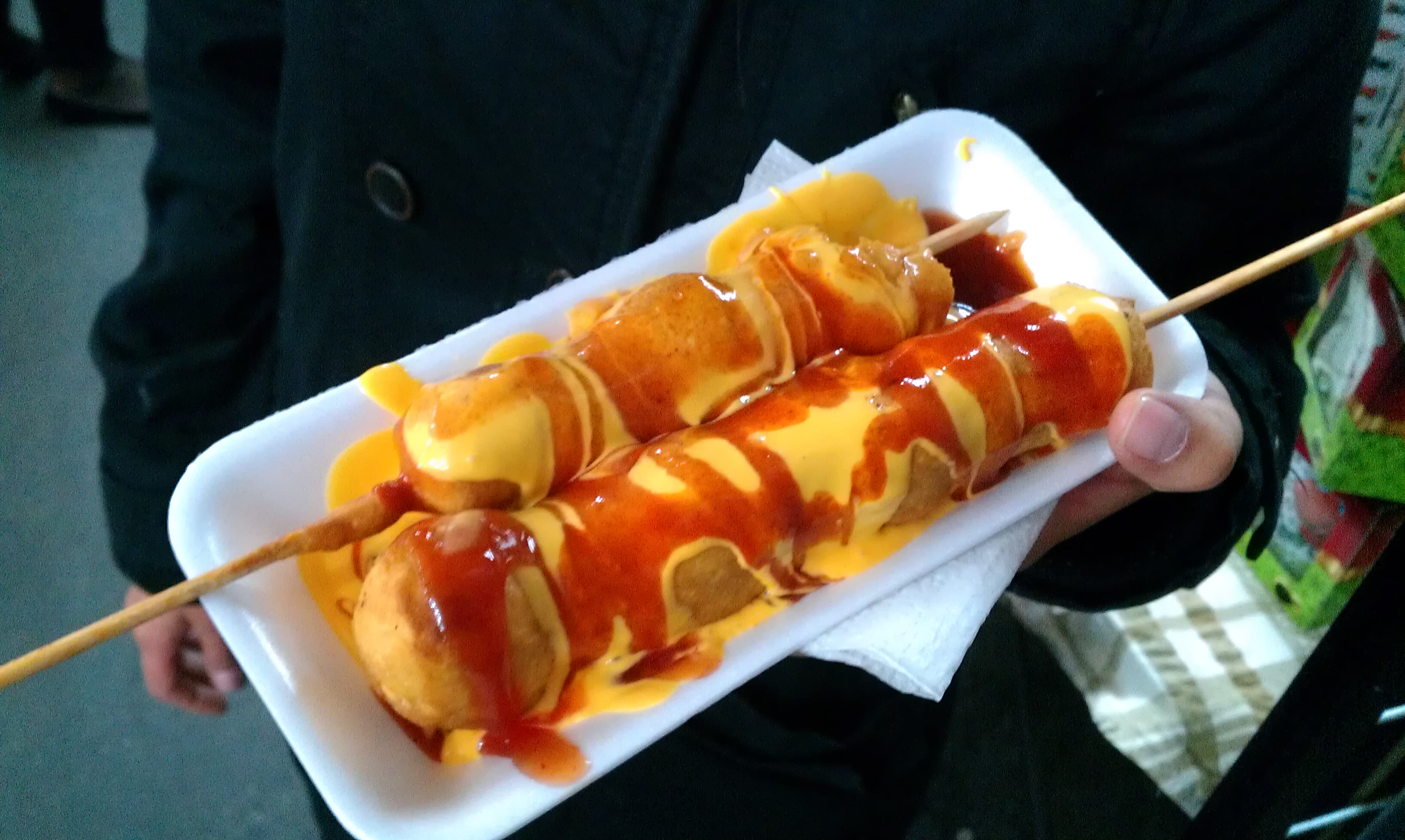 Rossi-Carla_Exquisite-Counterfeits_13 1280px-CornDog