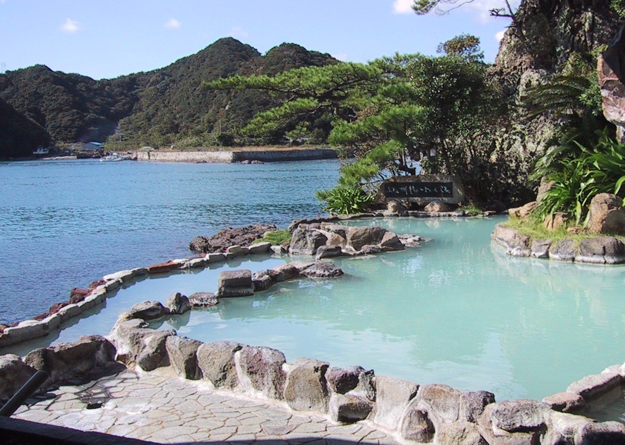Onsen_in_Nachikatsuura,_Japan (1)