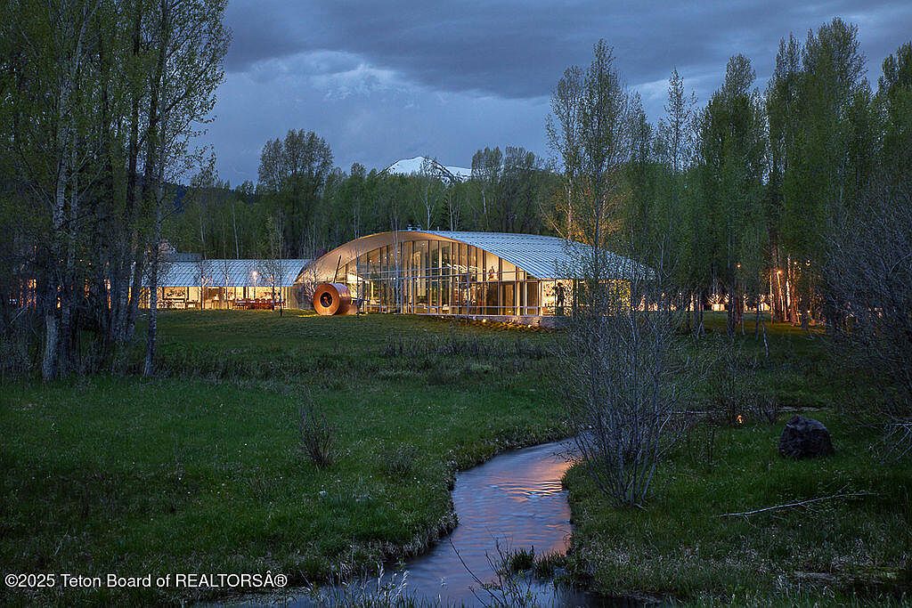 Rossi-Carla_Exquisite-Counterfeits_13