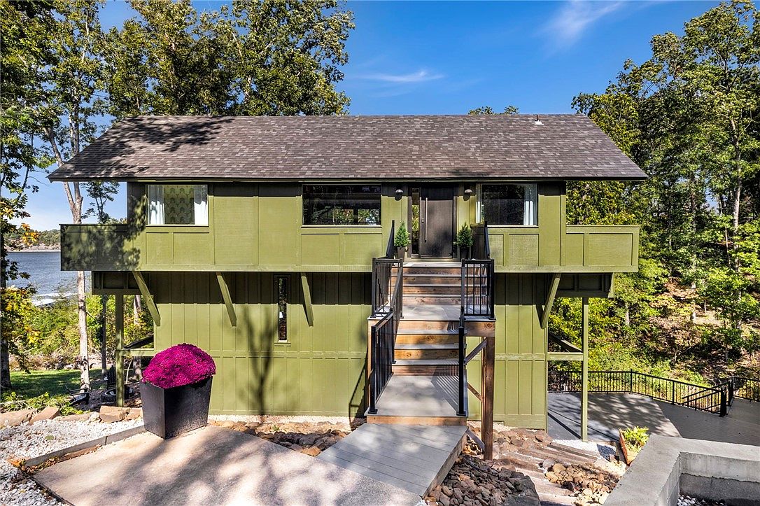 Rossi-Carla_Exquisite-Counterfeits_13