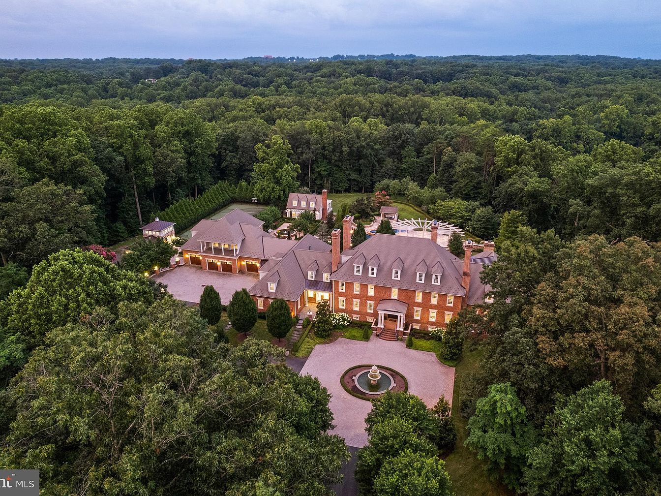 Rossi-Carla_Exquisite-Counterfeits_13