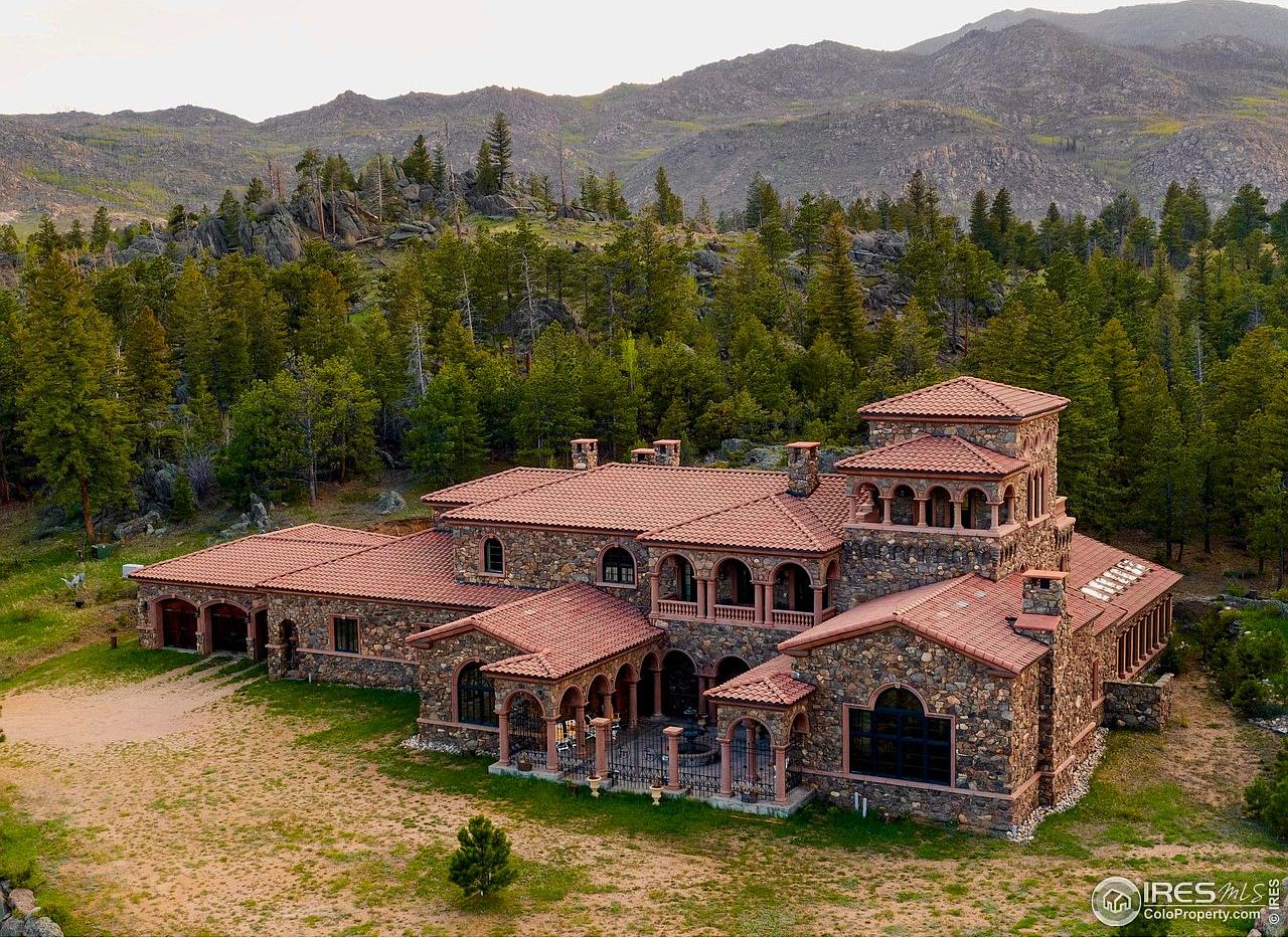 Rossi-Carla_Exquisite-Counterfeits_13