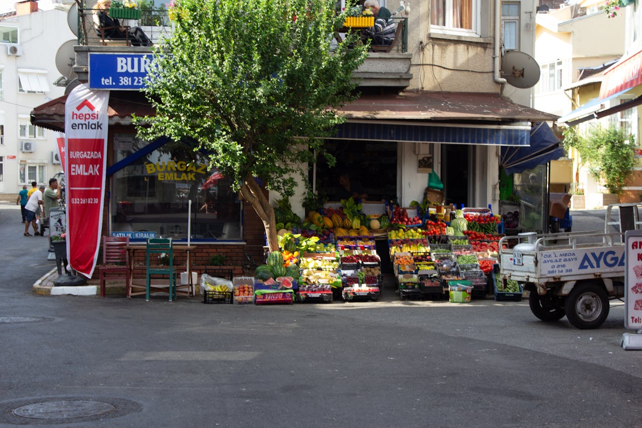 Local Life Snippets Framed as Discovery