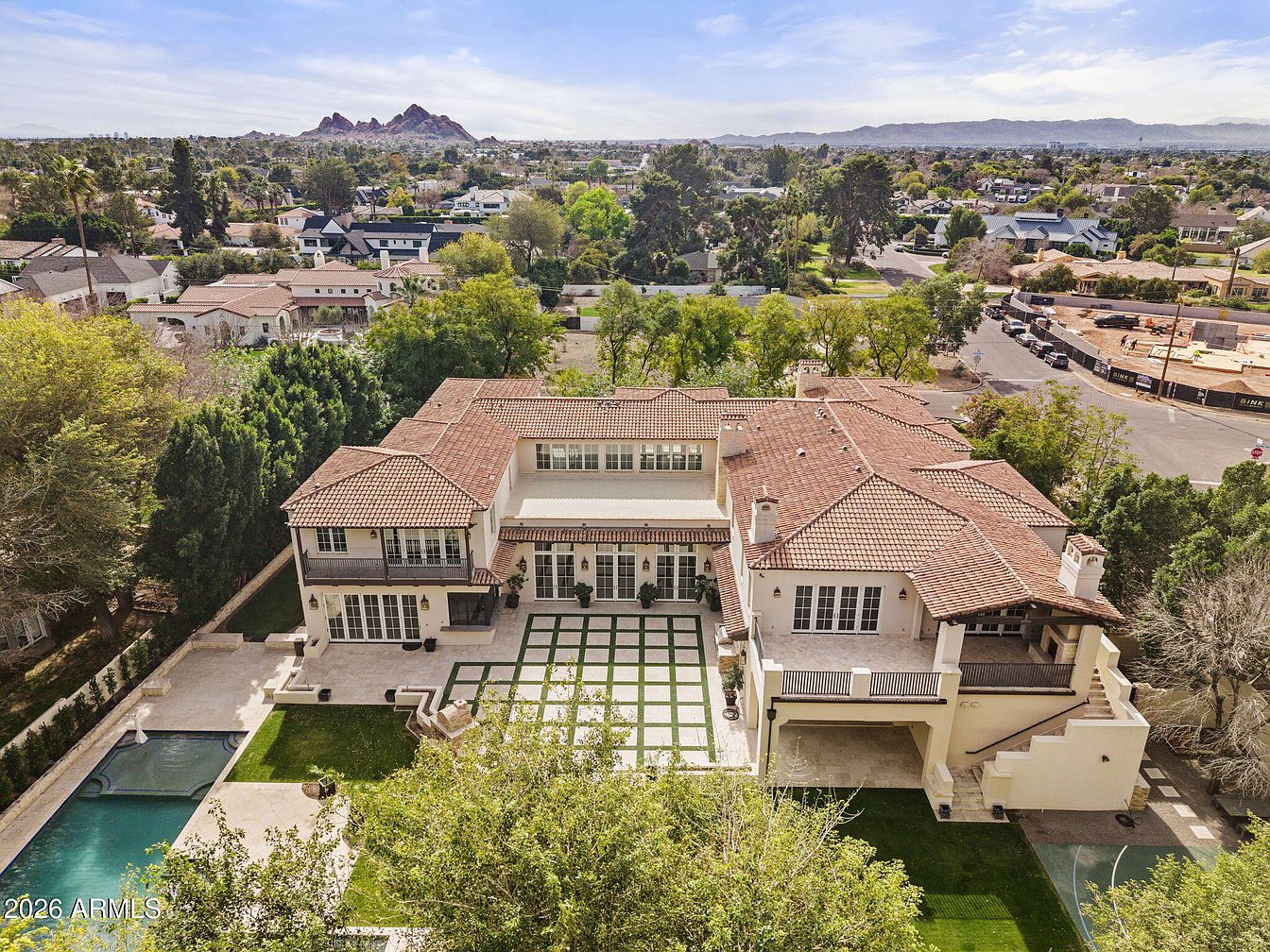 Rossi-Carla_Exquisite-Counterfeits_13