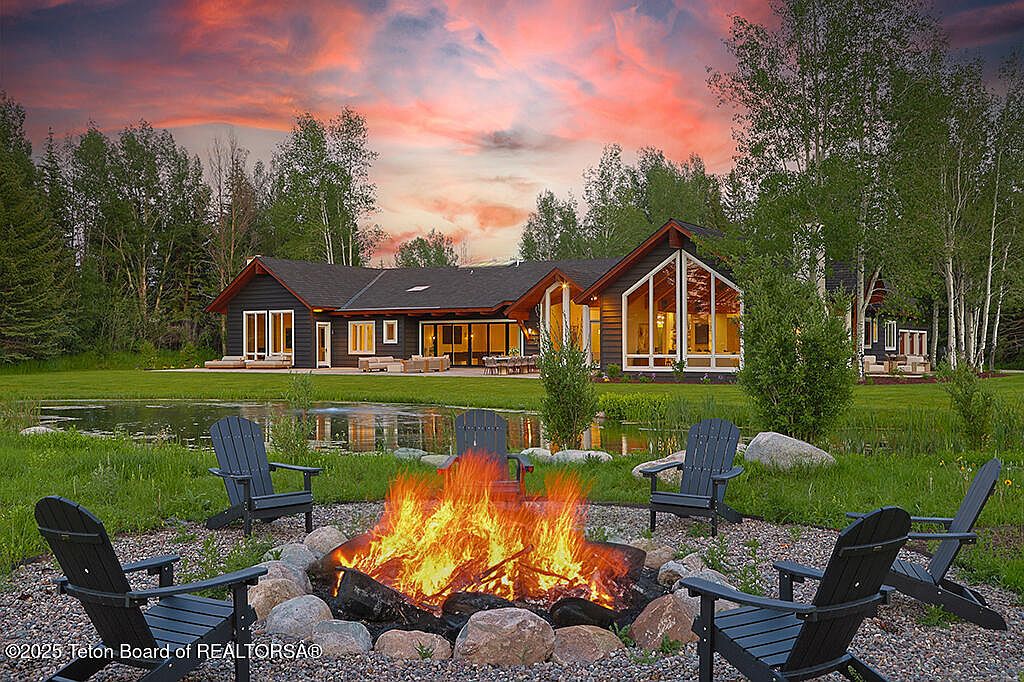 Rossi-Carla_Exquisite-Counterfeits_13