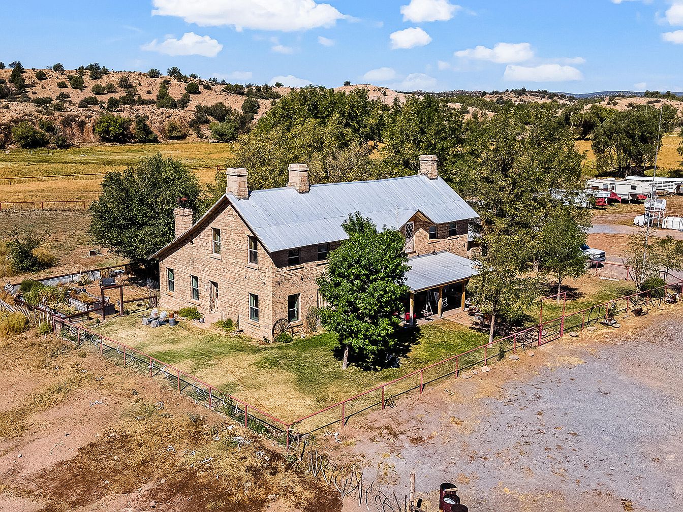 Rossi-Carla_Exquisite-Counterfeits_13