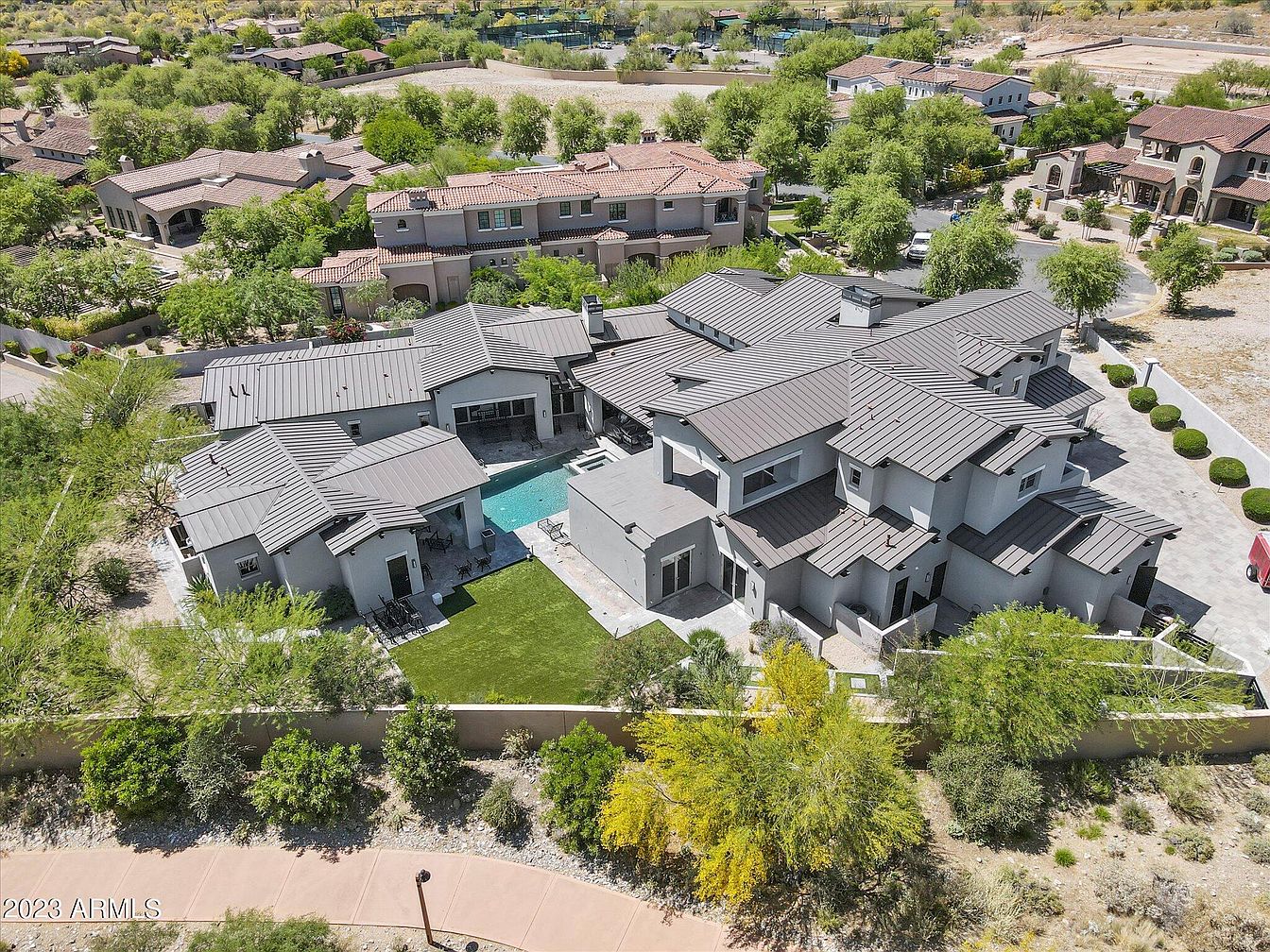 Rossi-Carla_Exquisite-Counterfeits_13