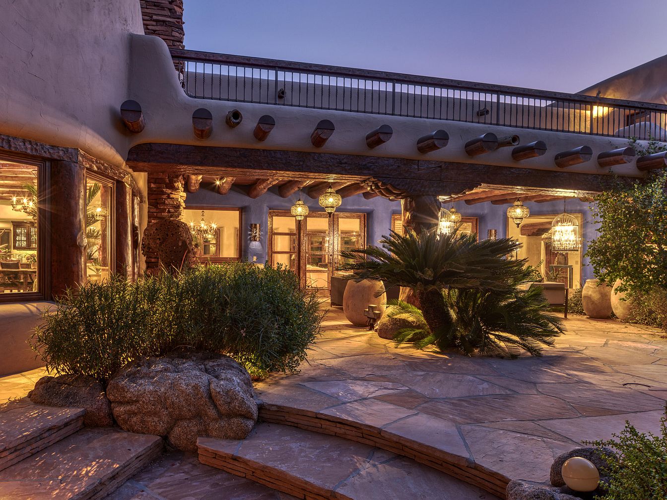 Rossi-Carla_Exquisite-Counterfeits_13