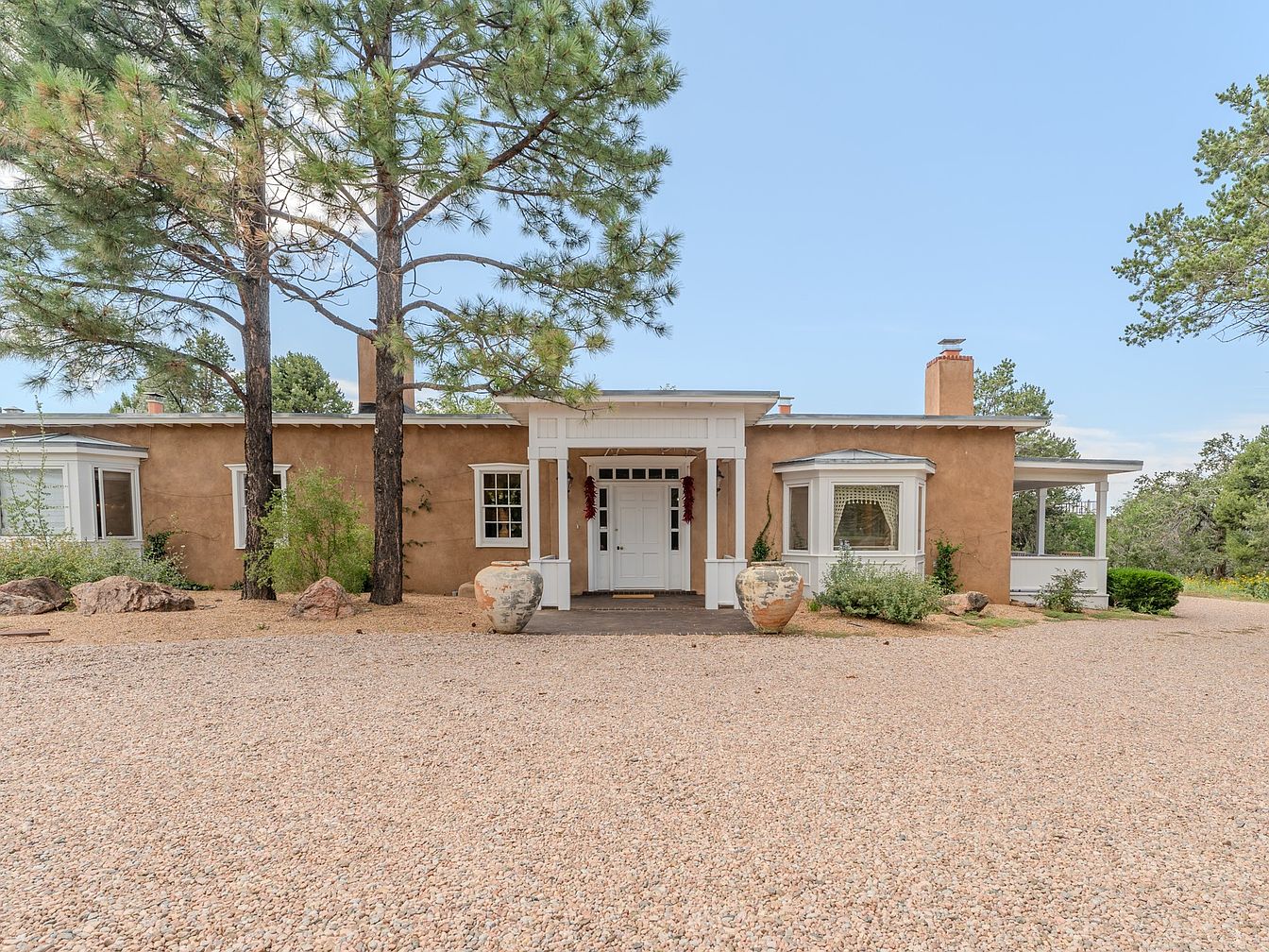 Rossi-Carla_Exquisite-Counterfeits_13