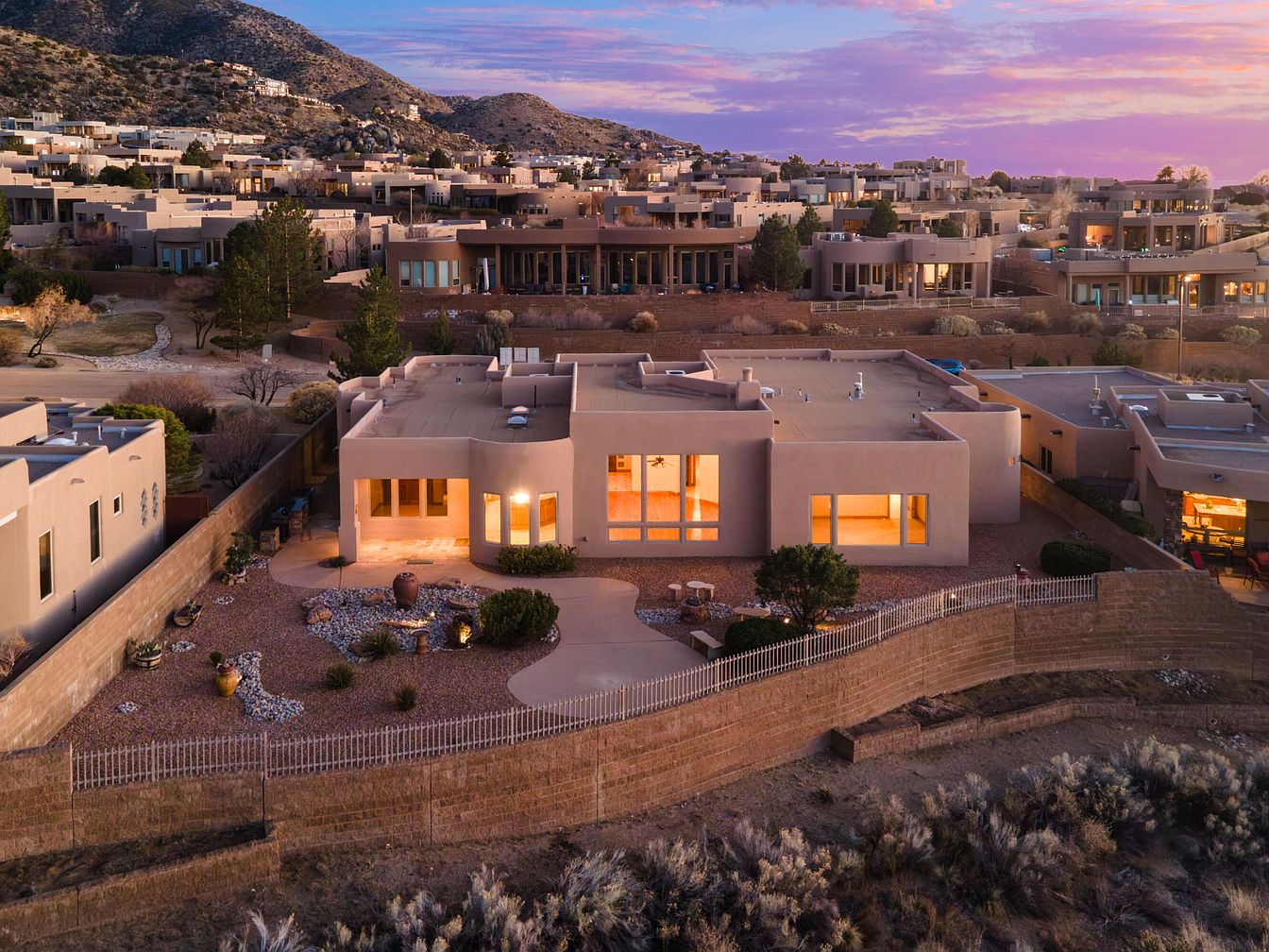 Rossi-Carla_Exquisite-Counterfeits_13