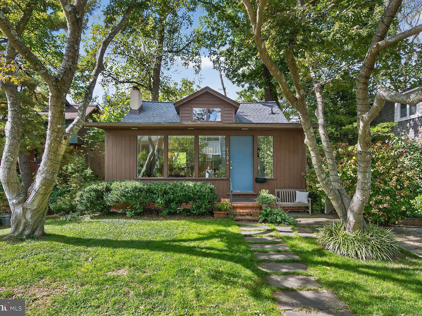 Rossi-Carla_Exquisite-Counterfeits_13