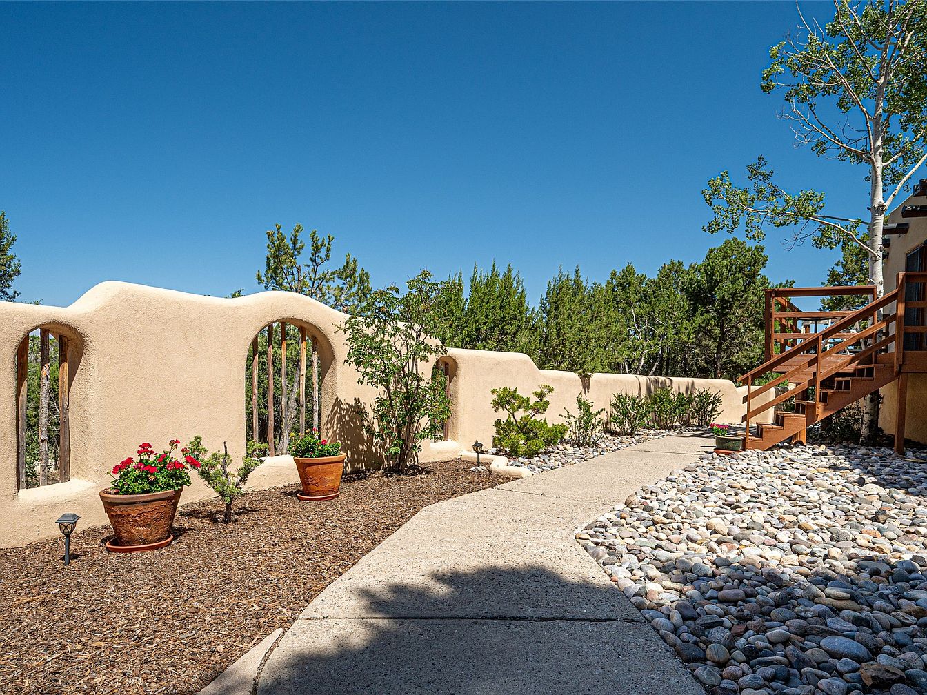 Rossi-Carla_Exquisite-Counterfeits_13