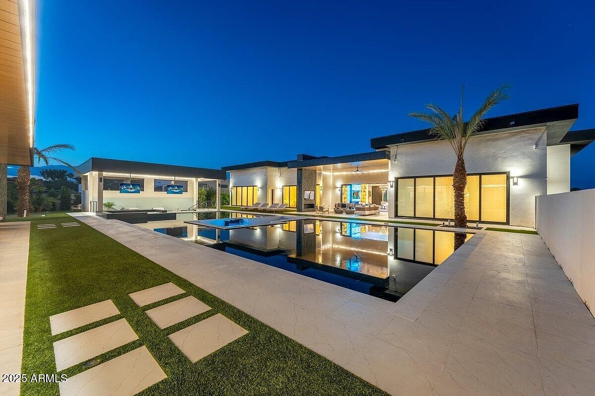 Rossi-Carla_Exquisite-Counterfeits_13