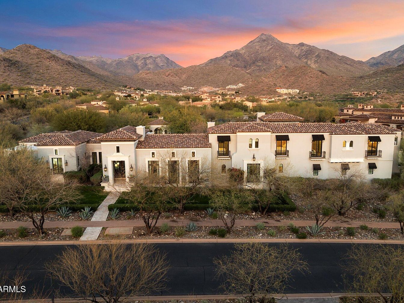 Rossi-Carla_Exquisite-Counterfeits_13