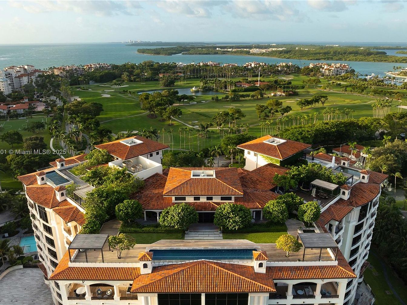 Rossi-Carla_Exquisite-Counterfeits_13