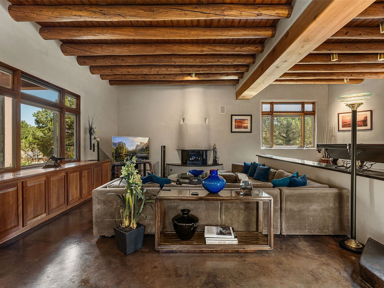 Rossi-Carla_Exquisite-Counterfeits_13