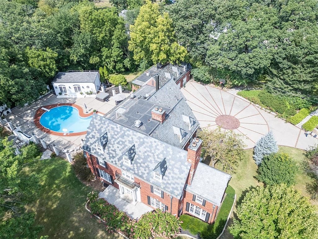 Rossi-Carla_Exquisite-Counterfeits_13