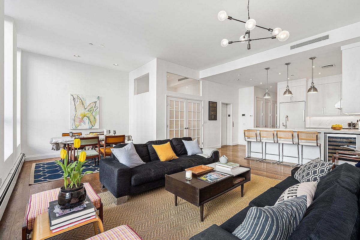 Rossi-Carla_Exquisite-Counterfeits_13