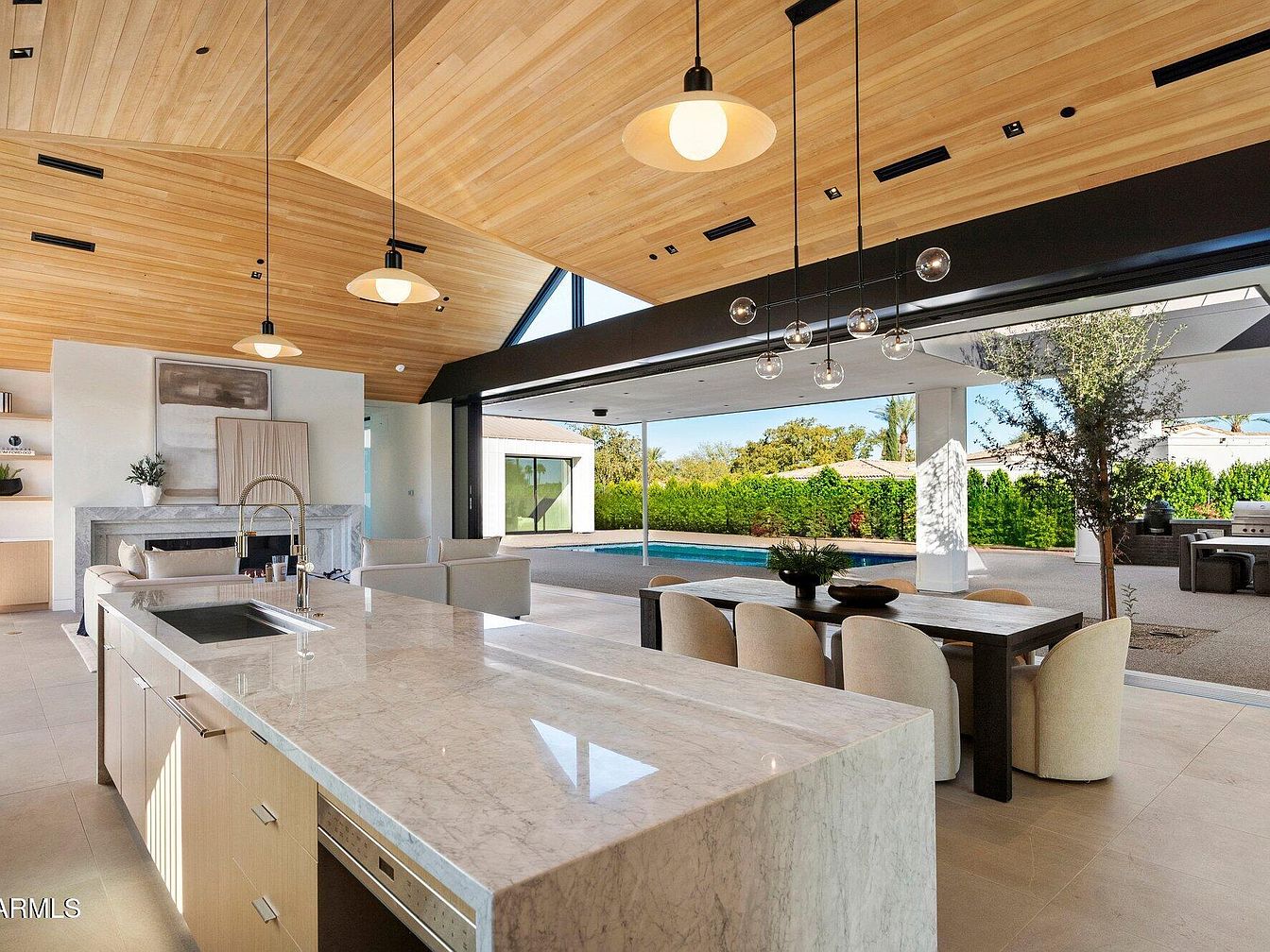 Rossi-Carla_Exquisite-Counterfeits_13