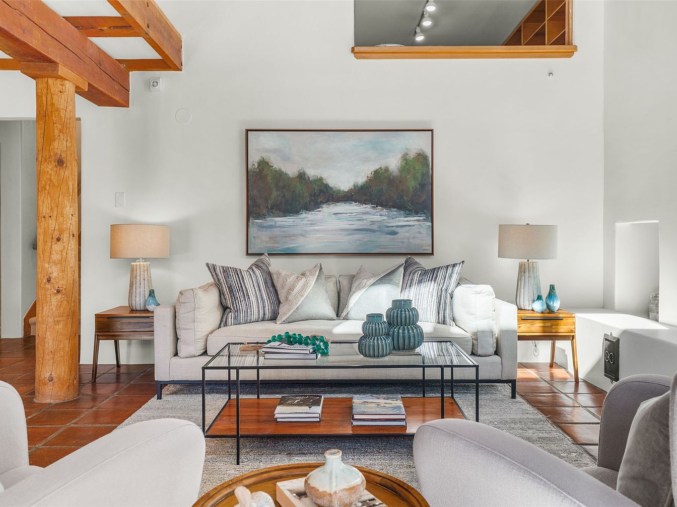 Rossi-Carla_Exquisite-Counterfeits_13