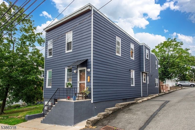 Rossi-Carla_Exquisite-Counterfeits_13