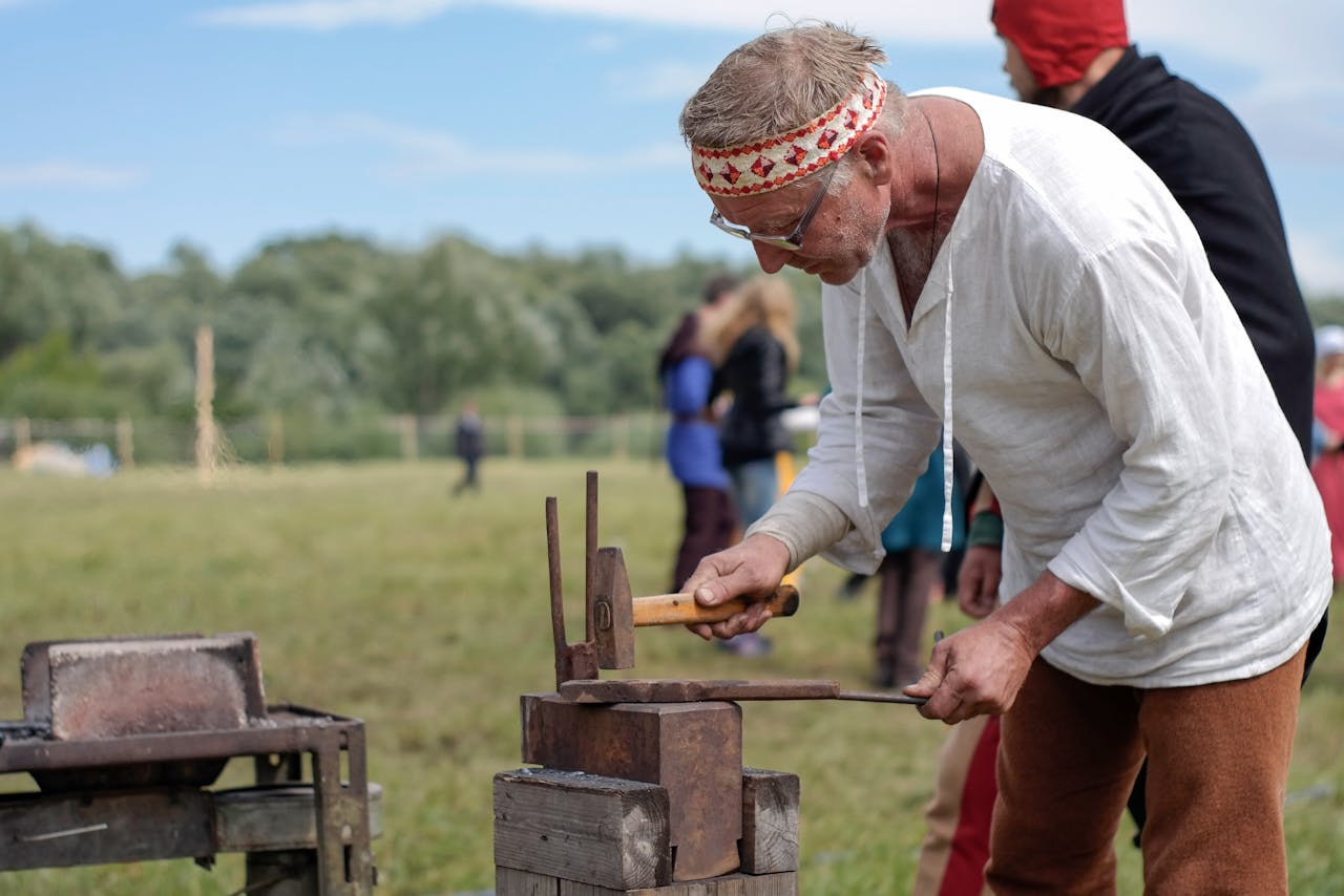 Living History Workshops With Tools in Hand